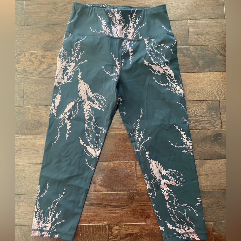 Size small sweaty Betty leggings with gorgeous rose gold print.